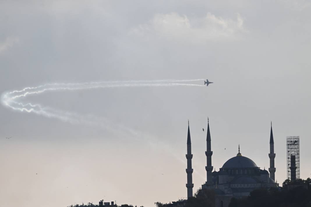 SOLOTÜRK'ten rekor kıran gösteri. İstanbulluları büyülediler 7